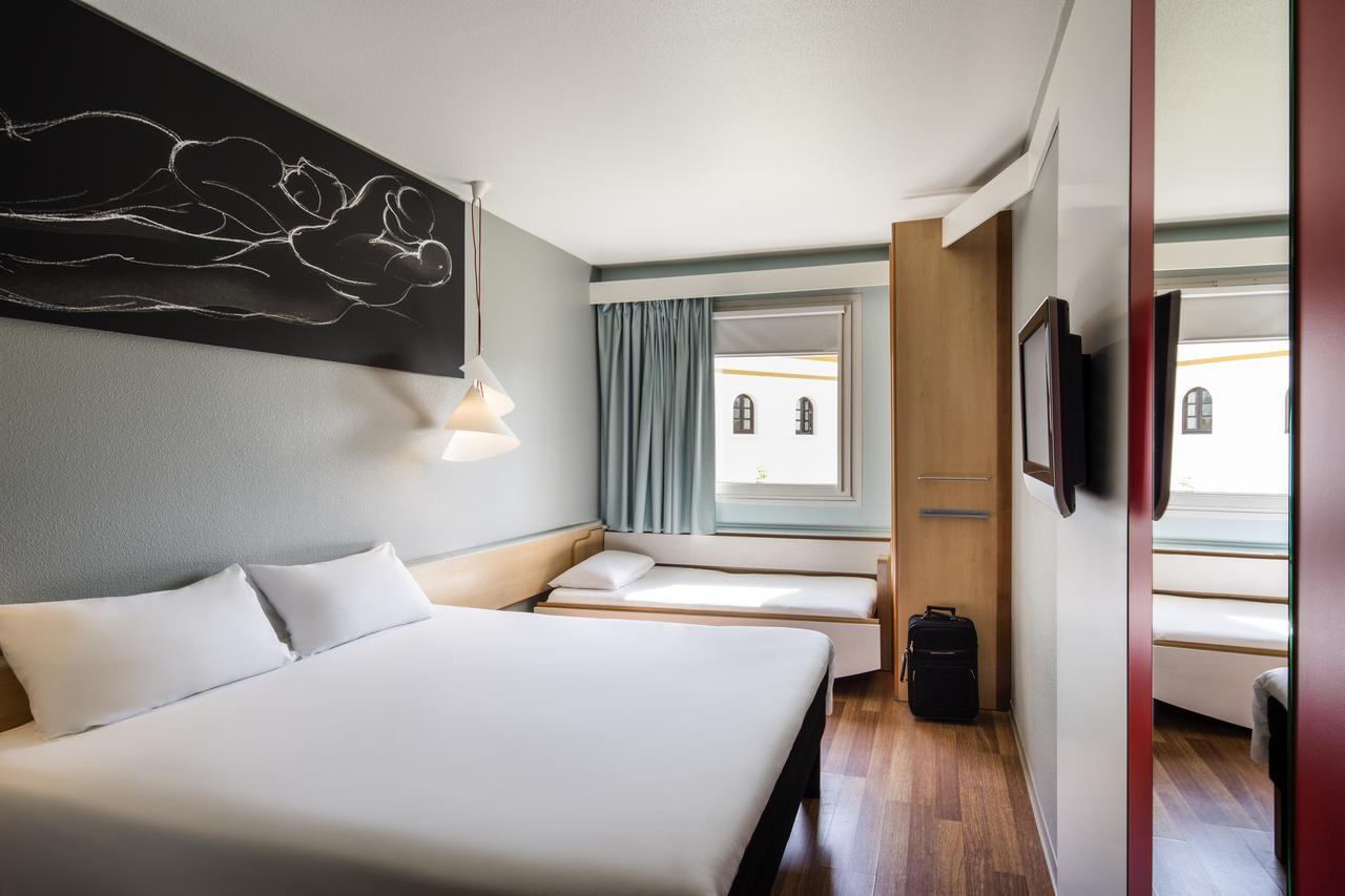 Quarto Duplo com Cama Extra